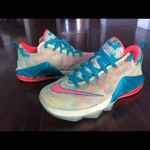 Lebron 12 “Lebronald Palmer” limited edition